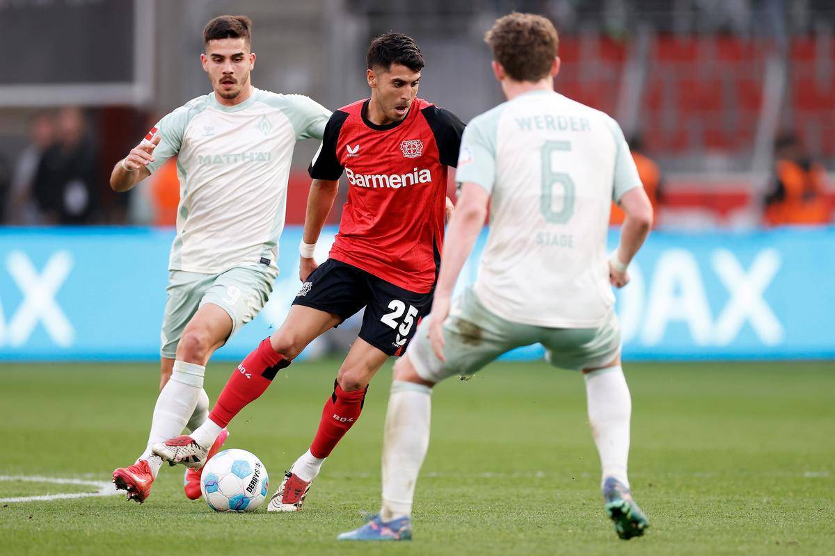 爱游戏-包含最后时刻德国杯焦点战；西班牙人完成防线松动；震撼外界；纪律约束更严格的词条