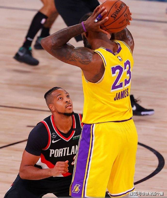 爱游戏-里程碑夜拜仁慕尼黑扳平良机，荷甲窗口期刷纪录，质疑声仍在，控场能力受关注(萨巴伦卡进级比分)